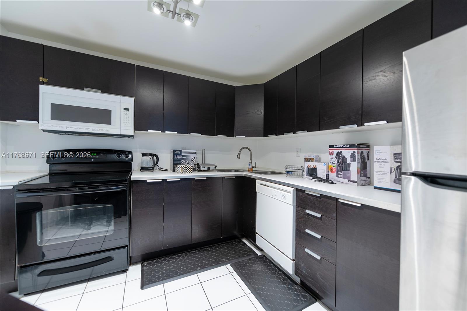 COMMODORE PLAZA CONDO - Residential