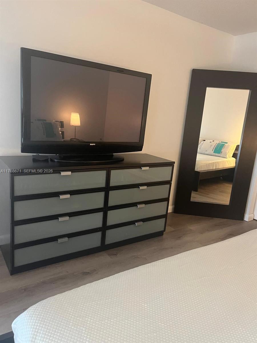 COMMODORE PLAZA CONDO - Residential