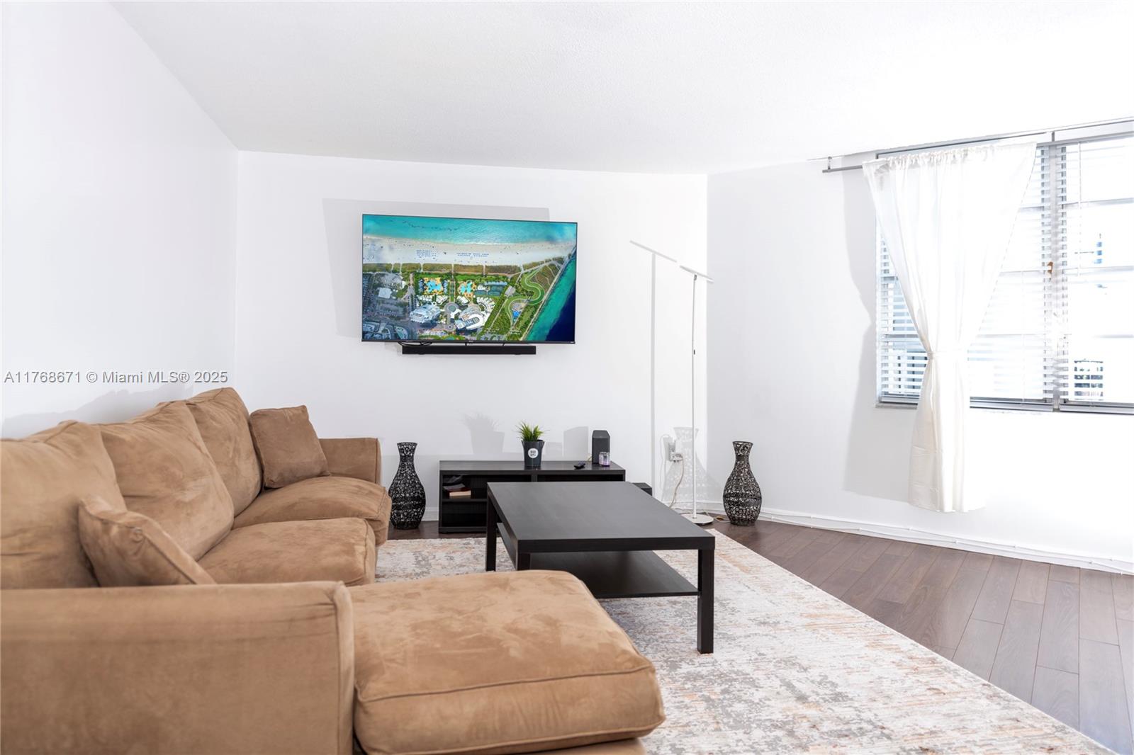 COMMODORE PLAZA CONDO - Residential