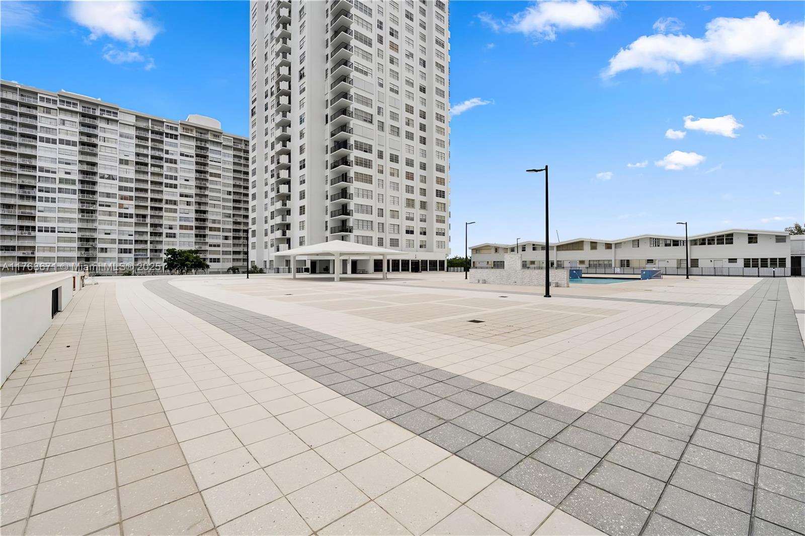 COMMODORE PLAZA CONDO - Residential