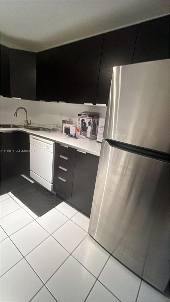 COMMODORE PLAZA CONDO - Residential