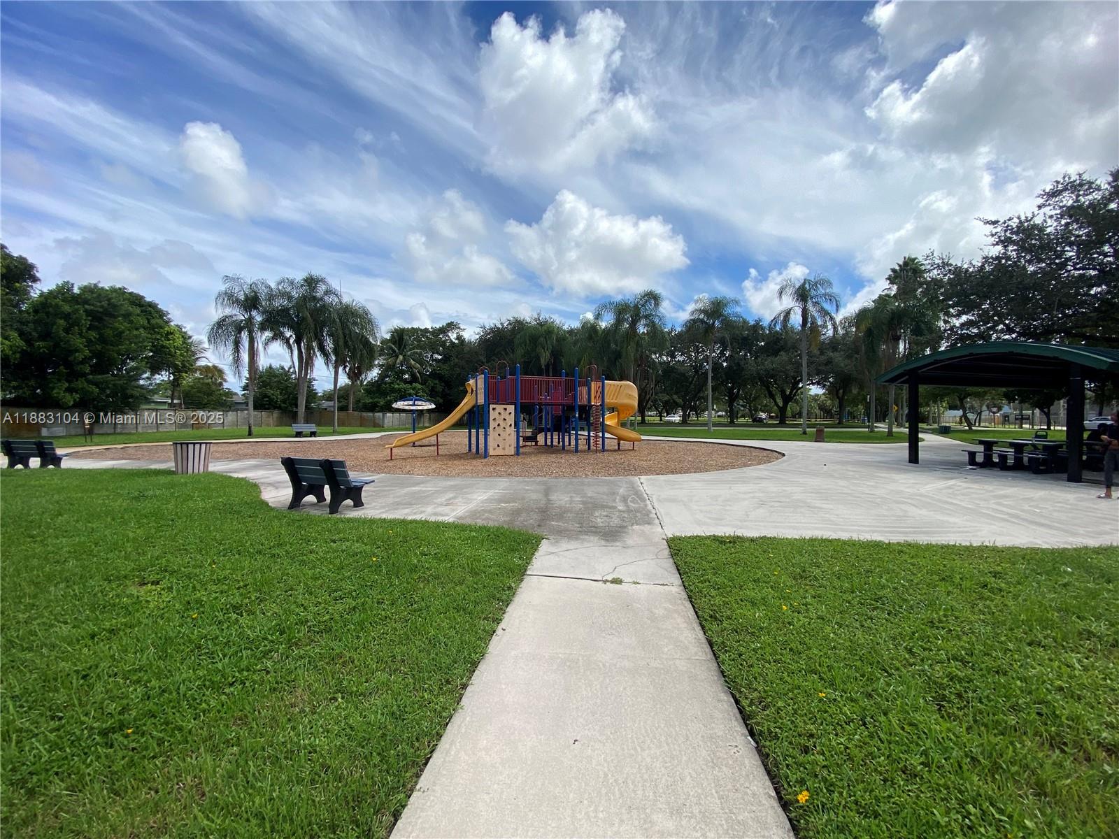 BREEZYWAY MANOR - Residential