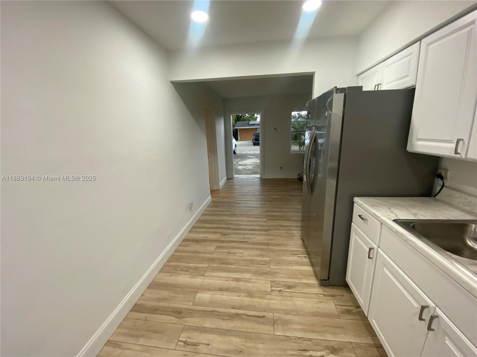 BREEZYWAY MANOR - Residential