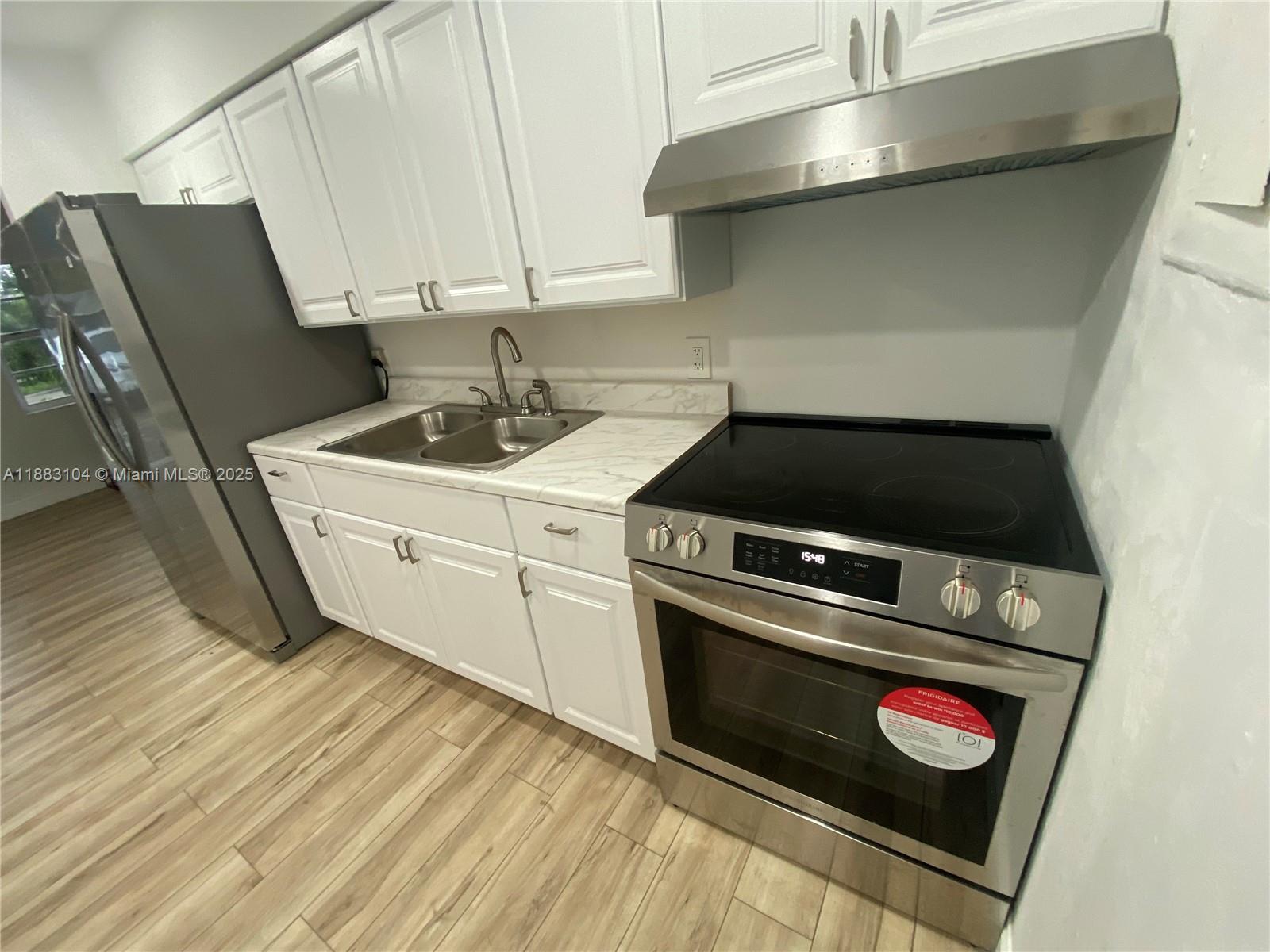 BREEZYWAY MANOR - Residential