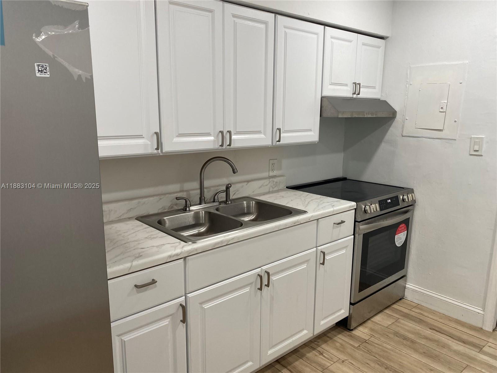 BREEZYWAY MANOR - Residential