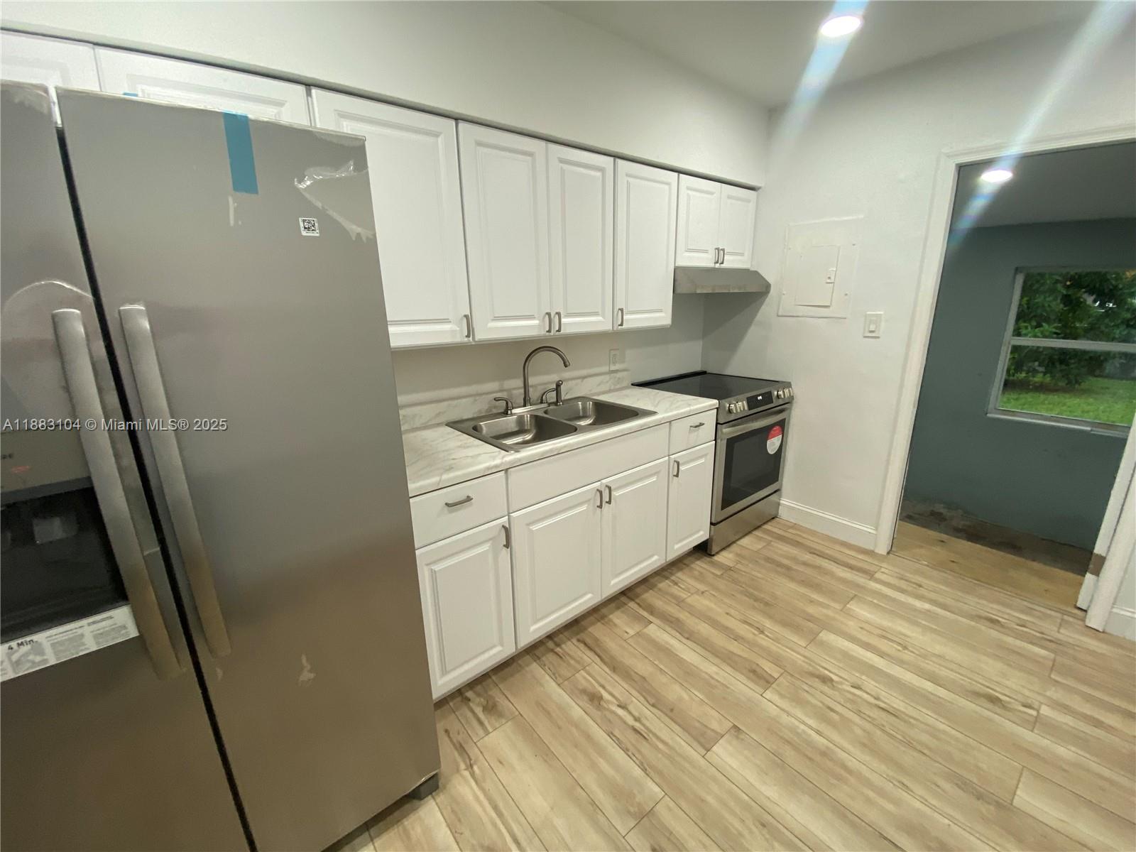 BREEZYWAY MANOR - Residential