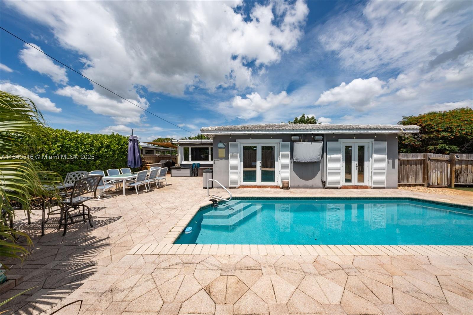 NORTHRIDGE - Residential