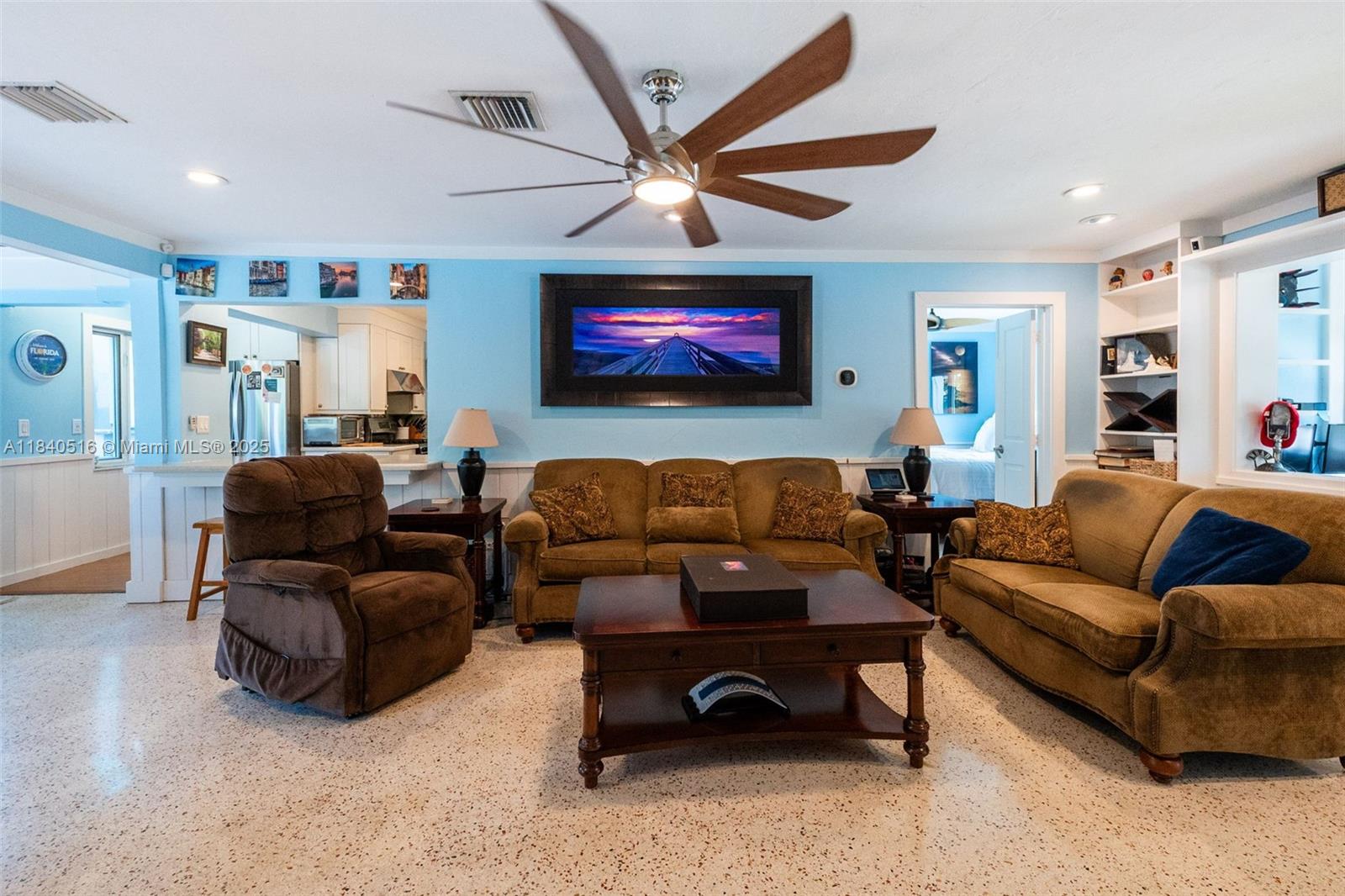 NORTHRIDGE - Residential