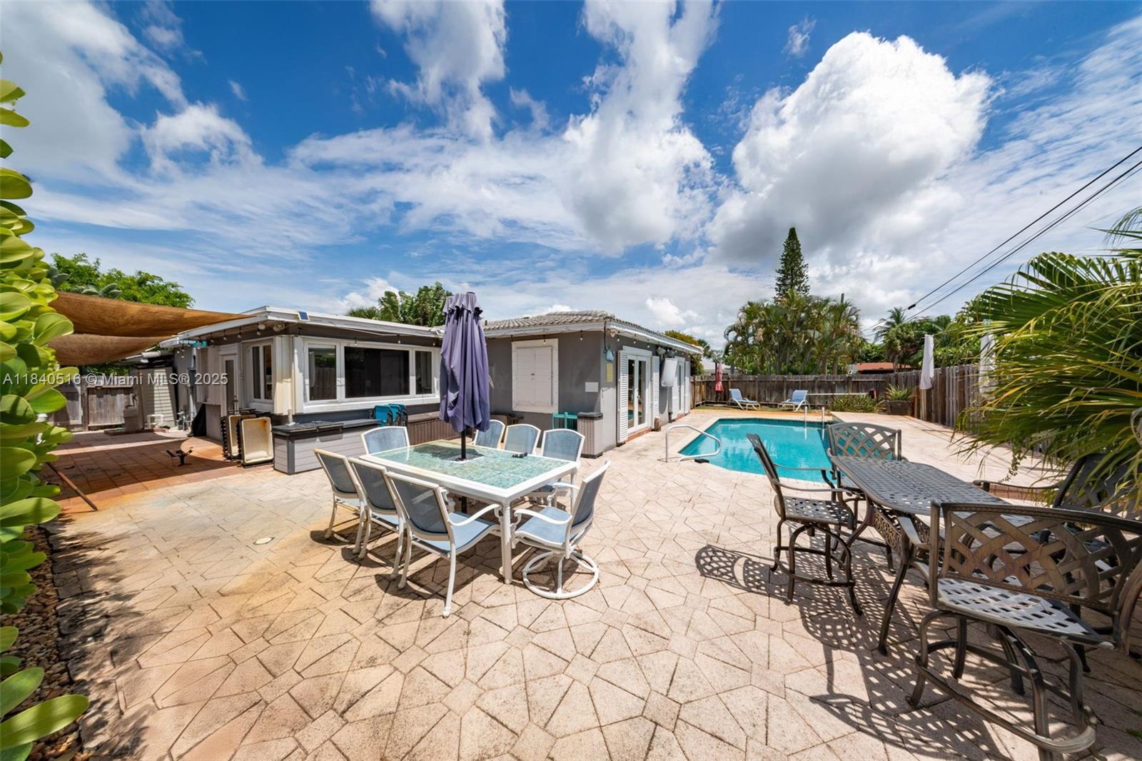 NORTHRIDGE - Residential