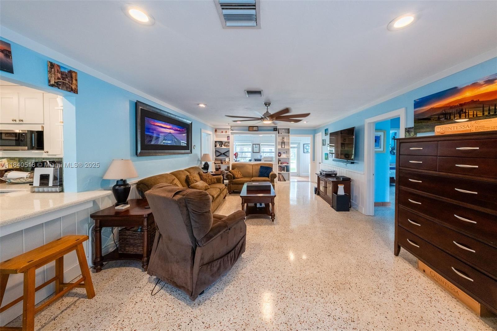 NORTHRIDGE - Residential