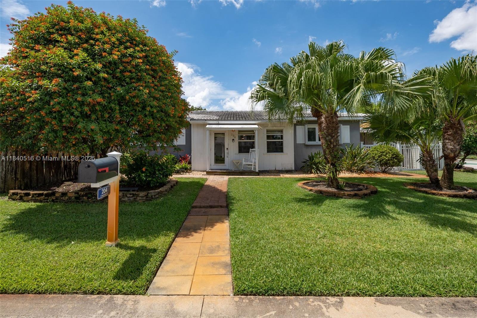 NORTHRIDGE - Residential