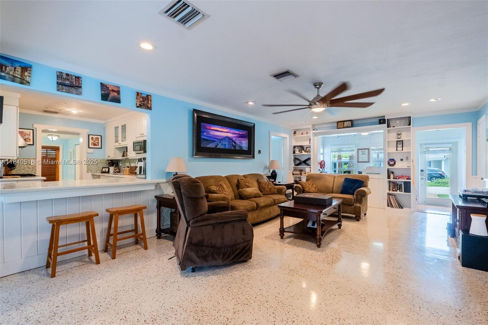 NORTHRIDGE - Residential