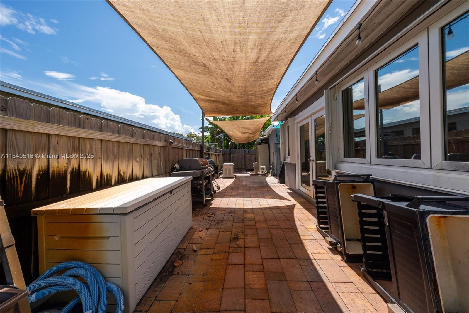 NORTHRIDGE - Residential