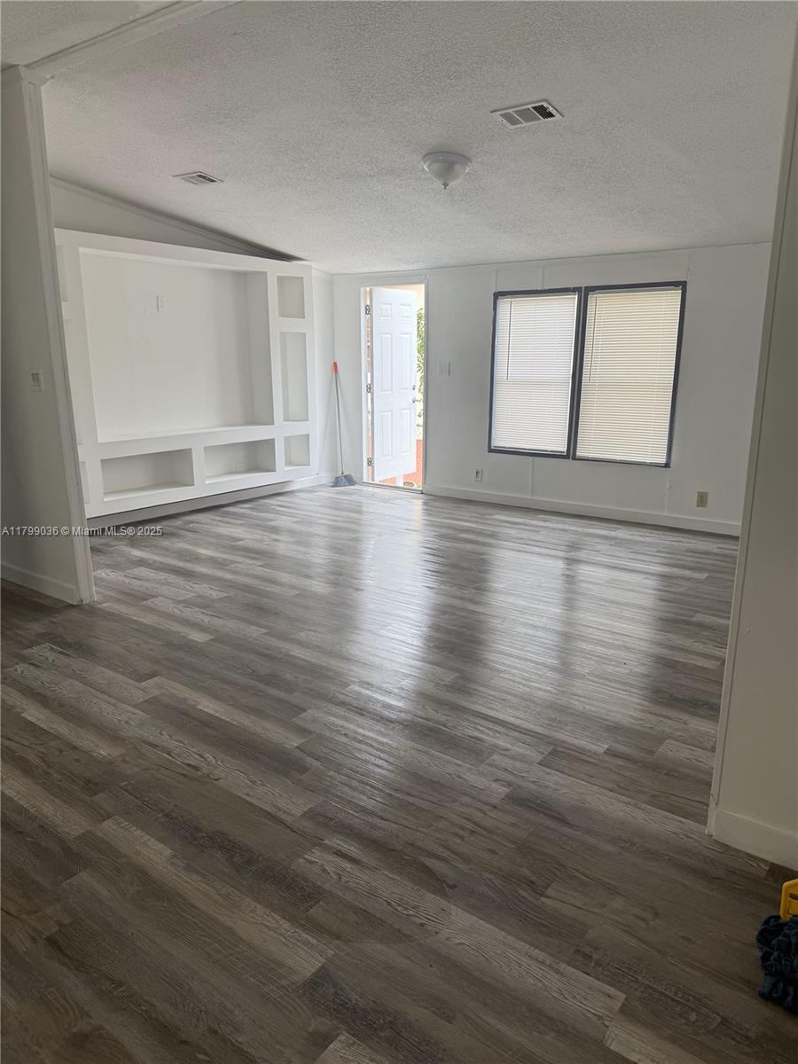 19800 SW 180th Ave unit 123, Miami, FL, 33187/$240,000 2 19800 SW 180th Ave unit 123