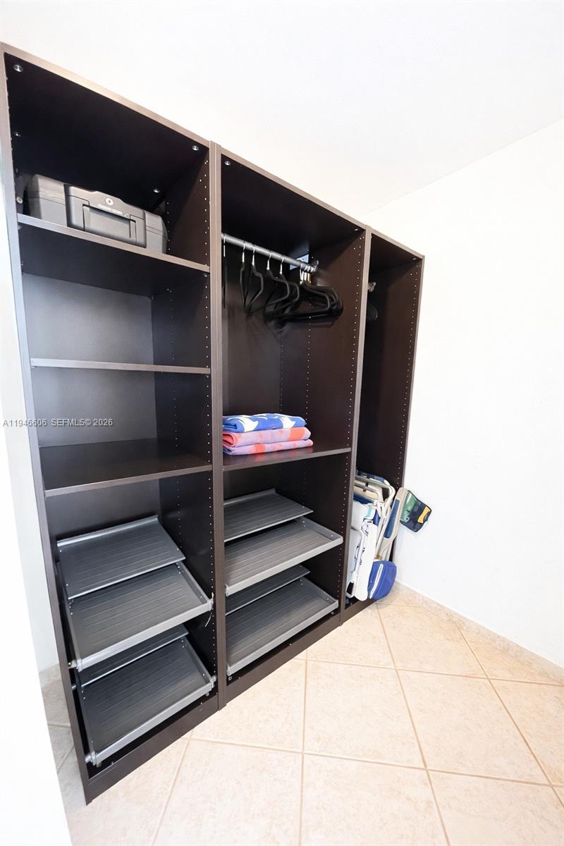 THE YACHT CLUB AT AVENTUR - Residential