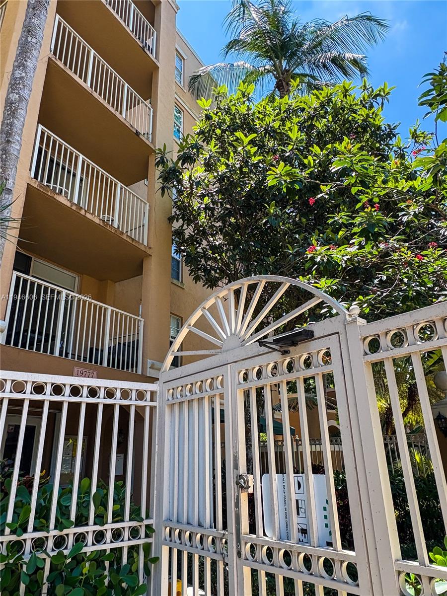 THE YACHT CLUB AT AVENTUR - Residential