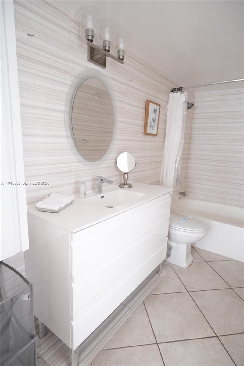 THE YACHT CLUB AT AVENTUR - Residential