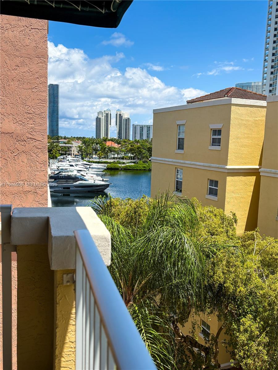 THE YACHT CLUB AT AVENTUR - Residential