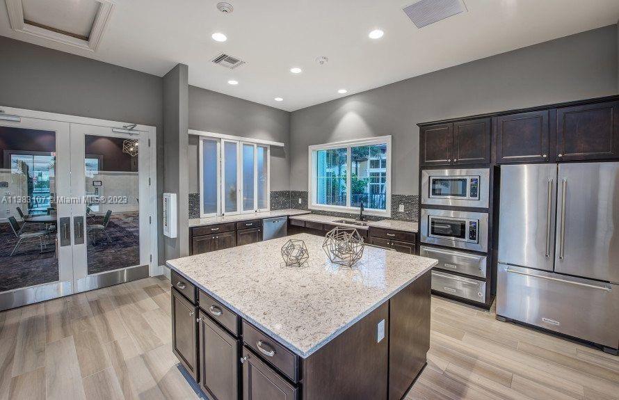 HILLCREST COUNTRY CLUB NO - Residential Lease