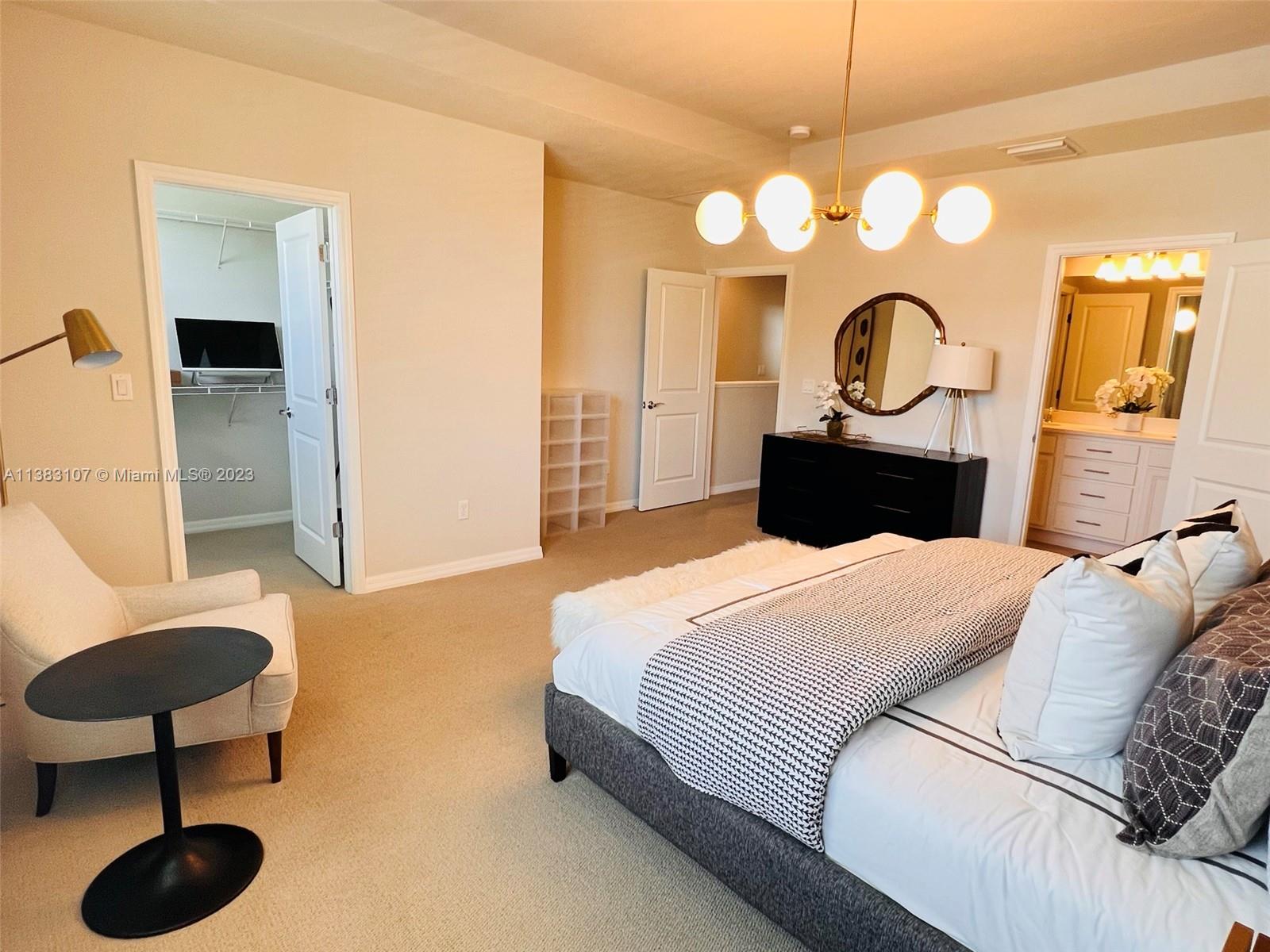 HILLCREST COUNTRY CLUB NO - Residential Lease