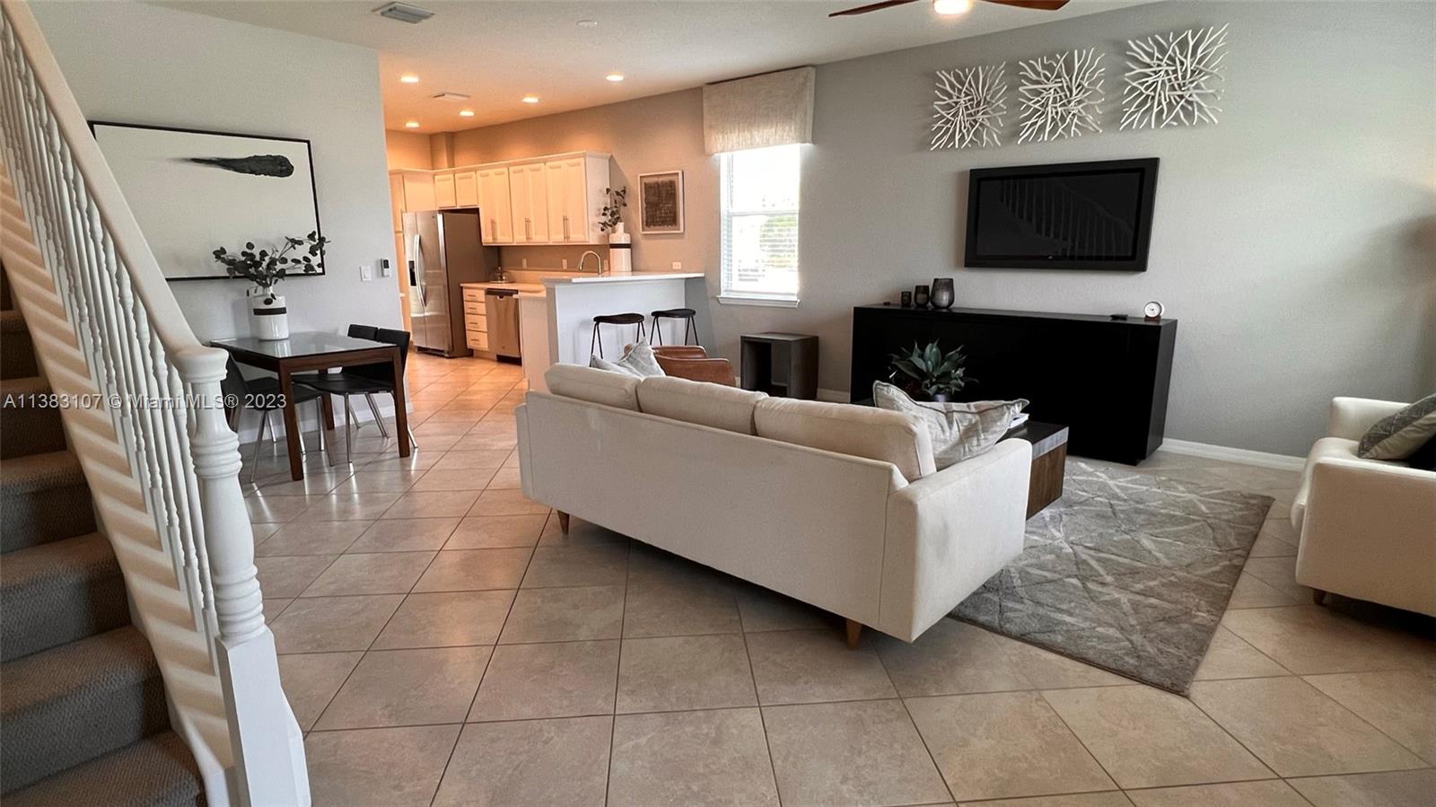 HILLCREST COUNTRY CLUB NO - Residential Lease