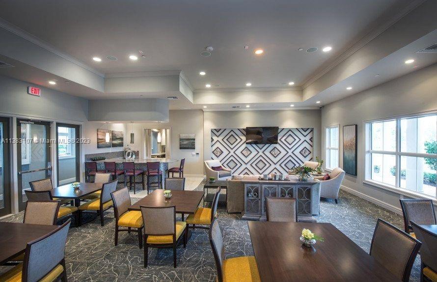 HILLCREST COUNTRY CLUB NO - Residential Lease