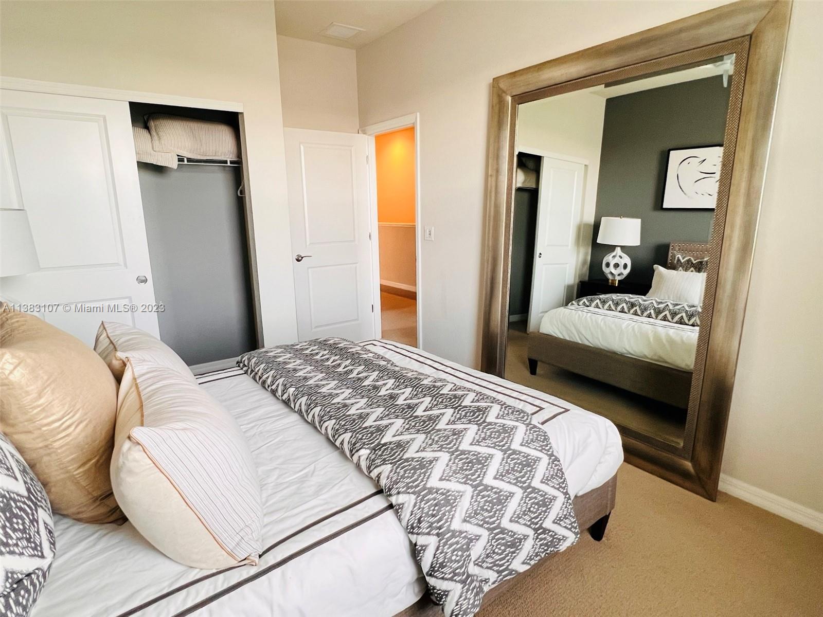 HILLCREST COUNTRY CLUB NO - Residential Lease