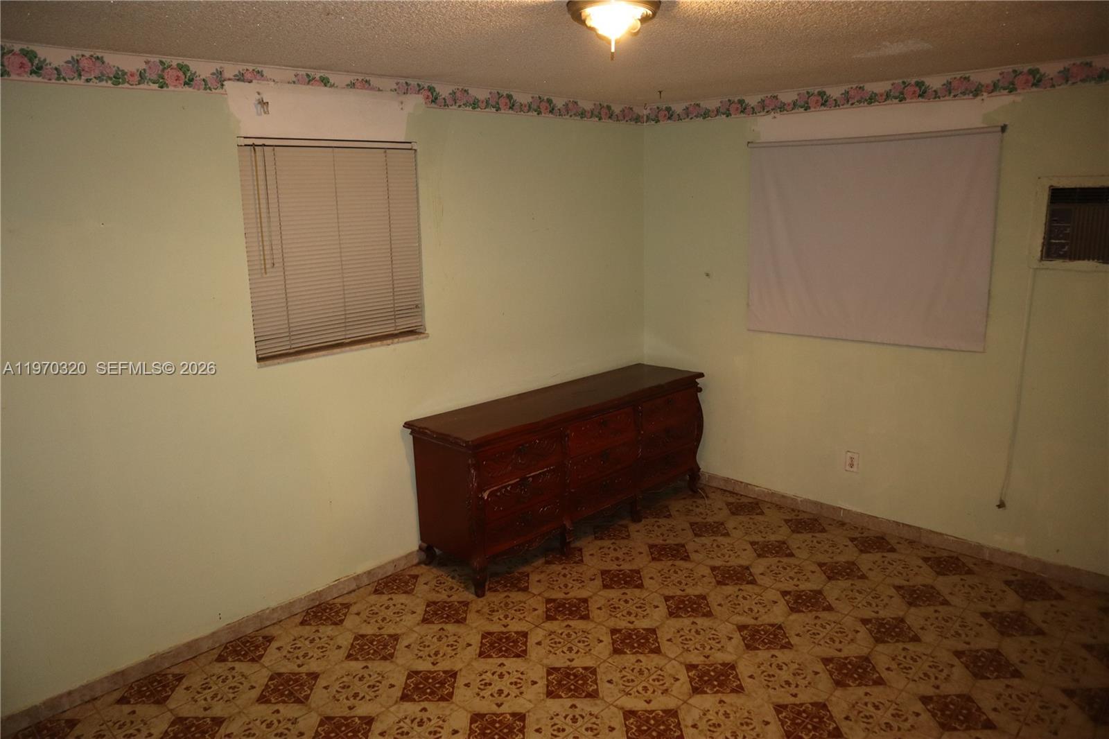 SNAPPER CREEK VILLAS - Residential