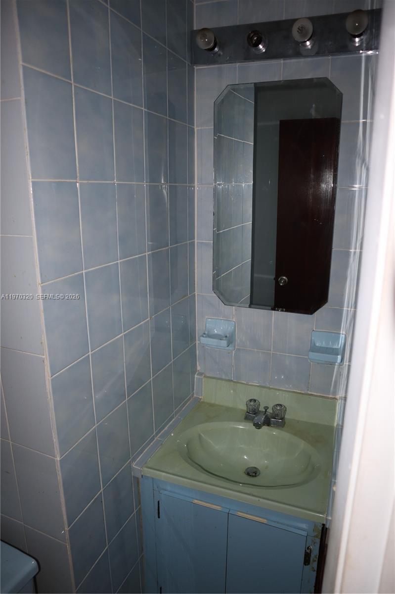 SNAPPER CREEK VILLAS - Residential