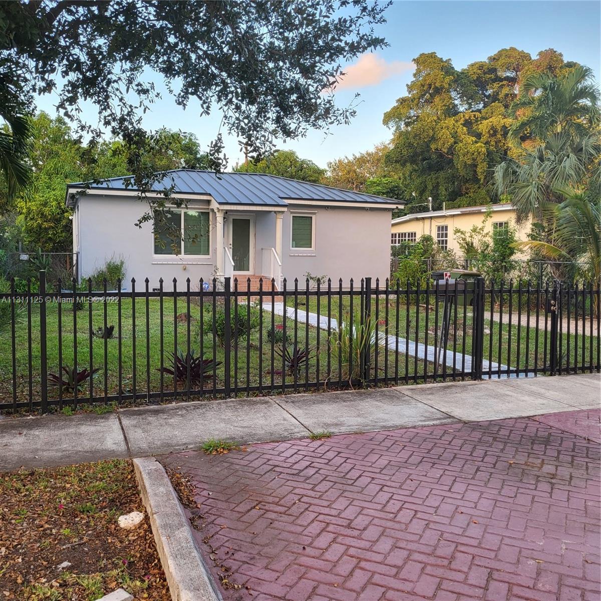 IRONS MANOR 2ND ADDN - Residential