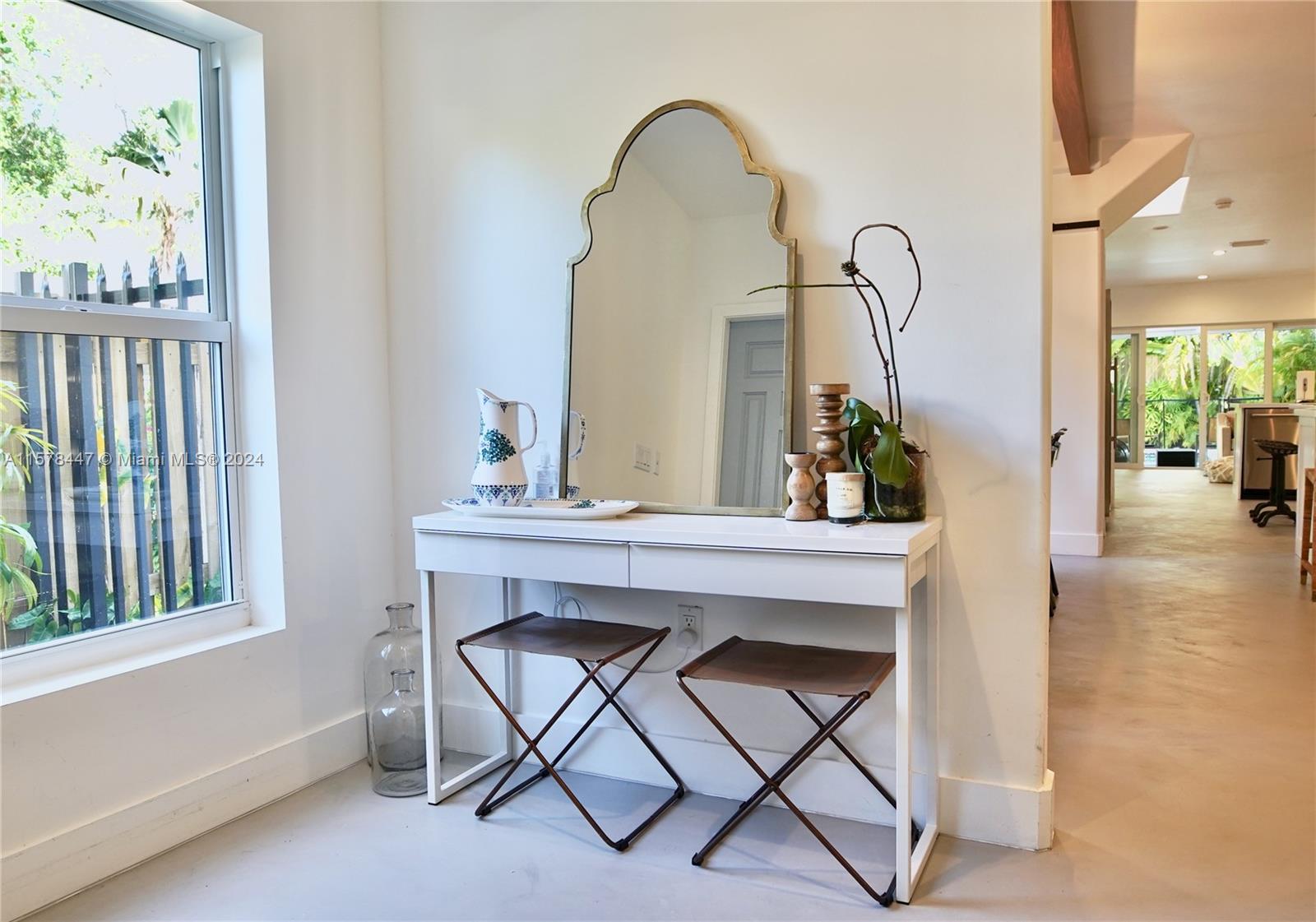 ORANGE POUNDS CONDO - Residential