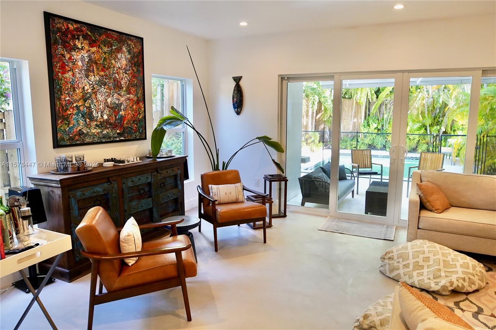 ORANGE POUNDS CONDO - Residential