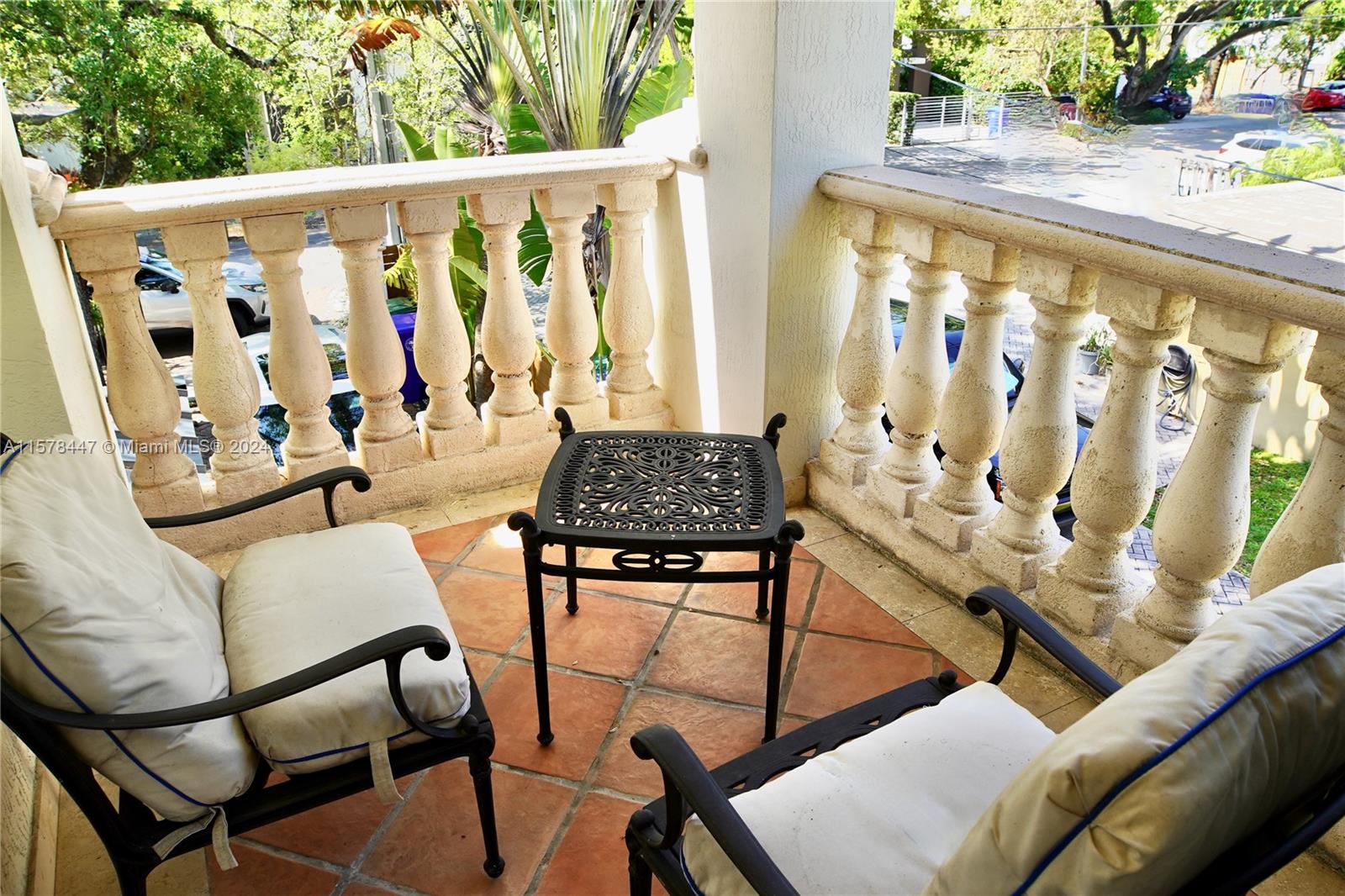 ORANGE POUNDS CONDO - Residential