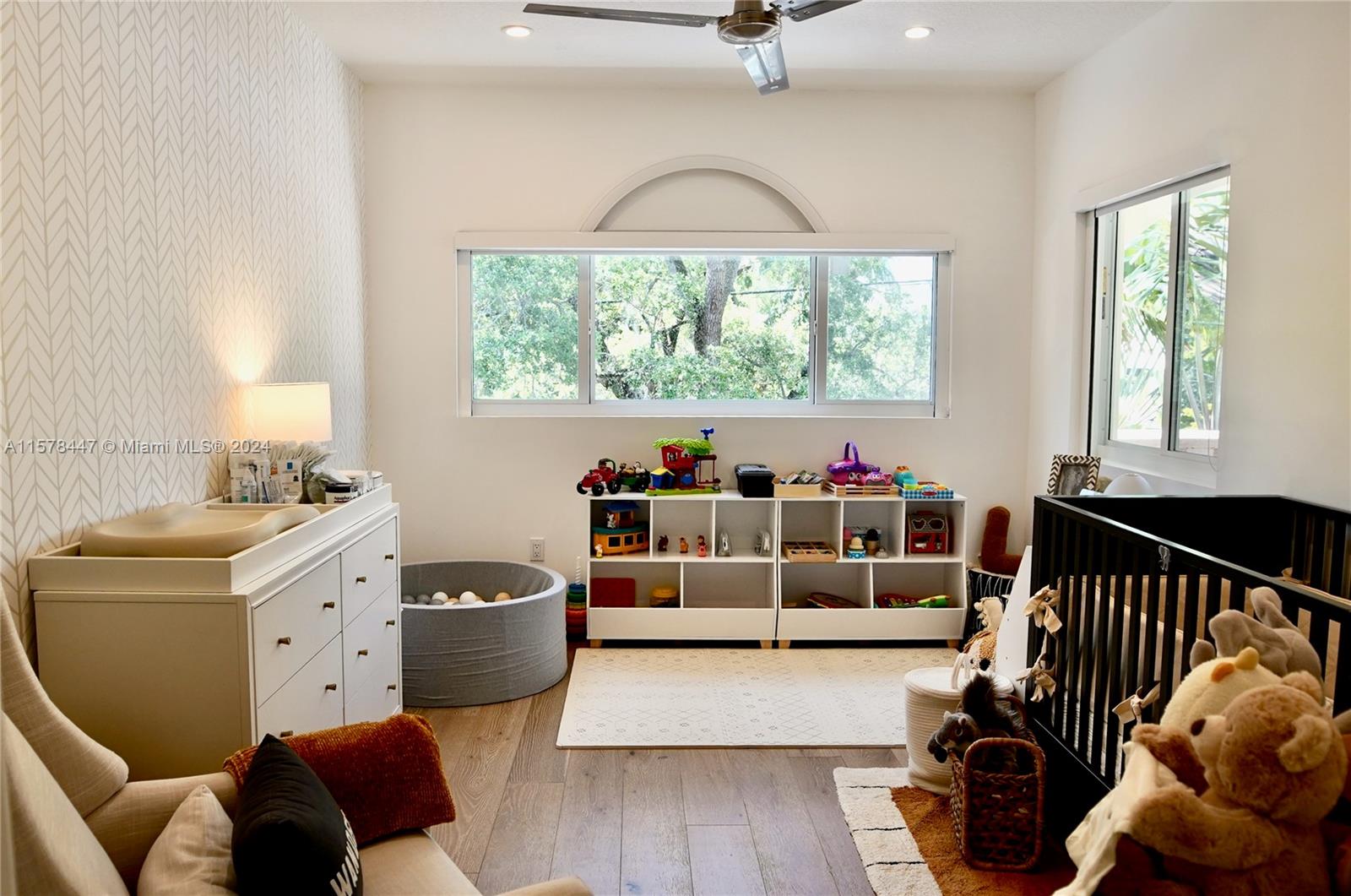 ORANGE POUNDS CONDO - Residential