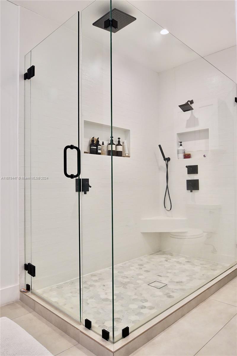 ORANGE POUNDS CONDO - Residential