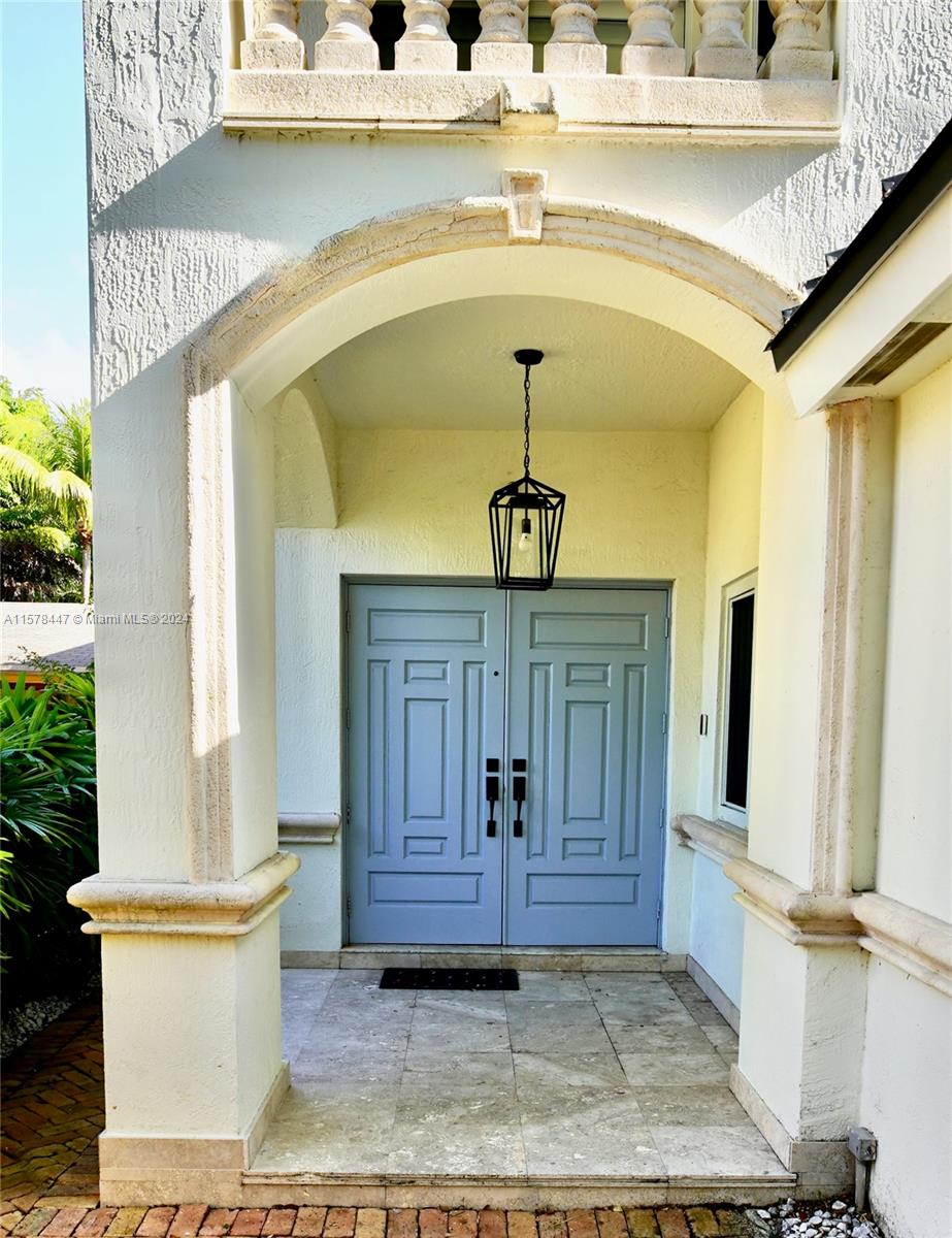 ORANGE POUNDS CONDO - Residential