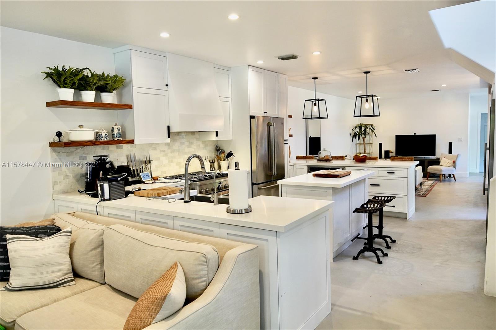 ORANGE POUNDS CONDO - Residential