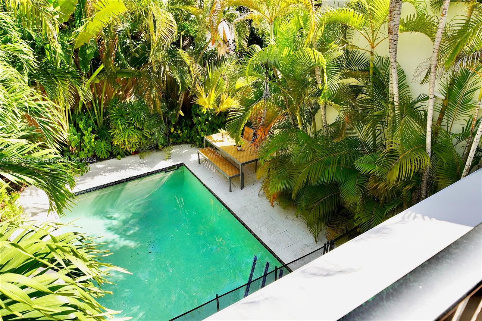 ORANGE POUNDS CONDO - Residential