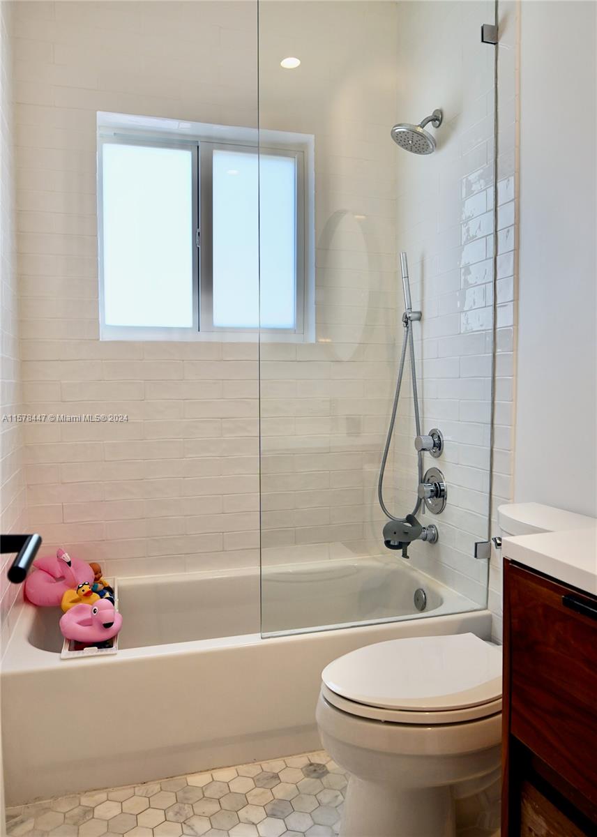 ORANGE POUNDS CONDO - Residential