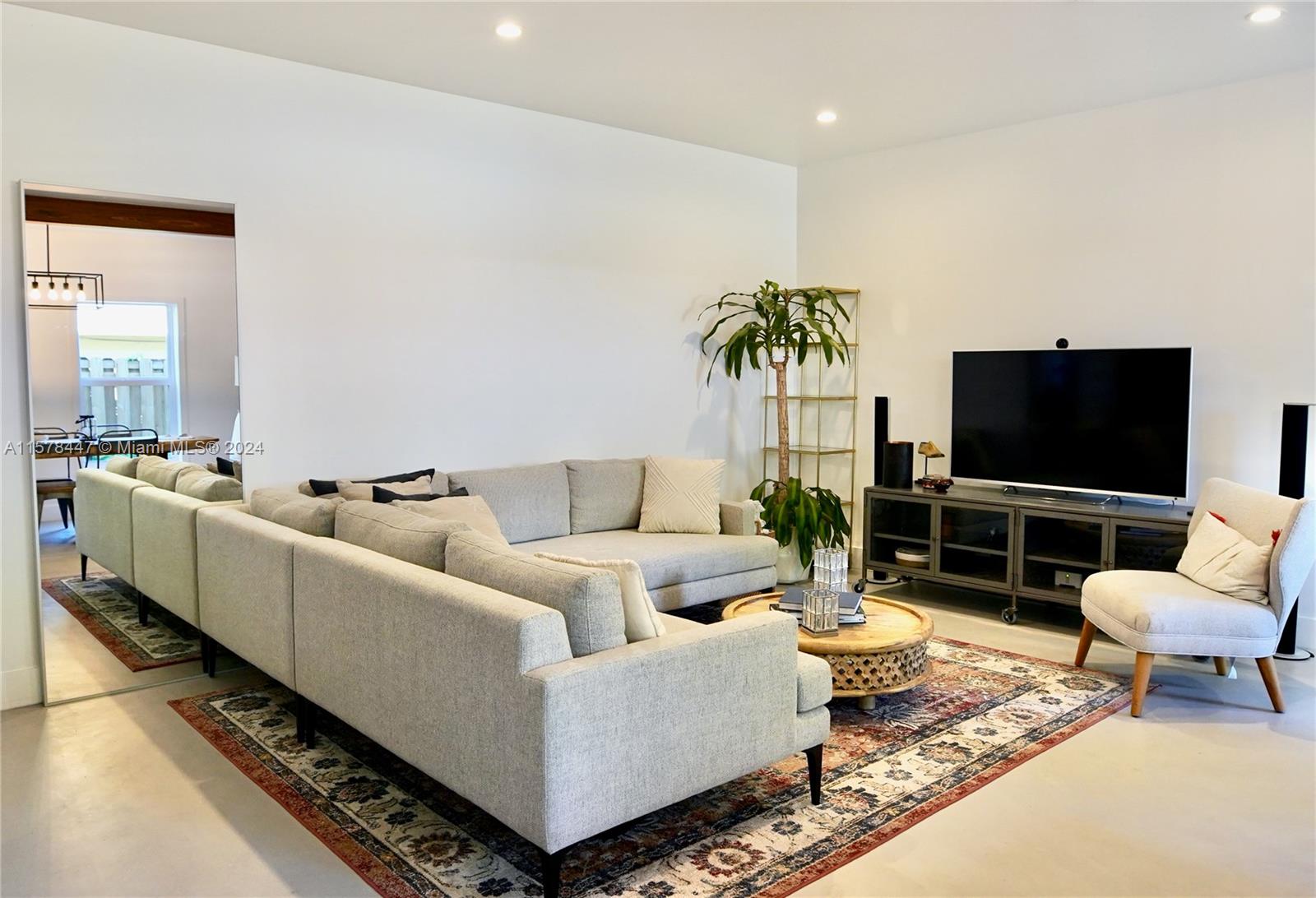 ORANGE POUNDS CONDO - Residential