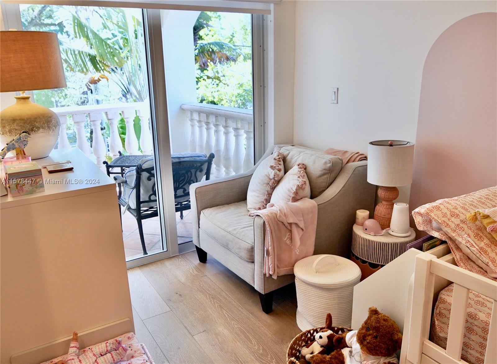 ORANGE POUNDS CONDO - Residential