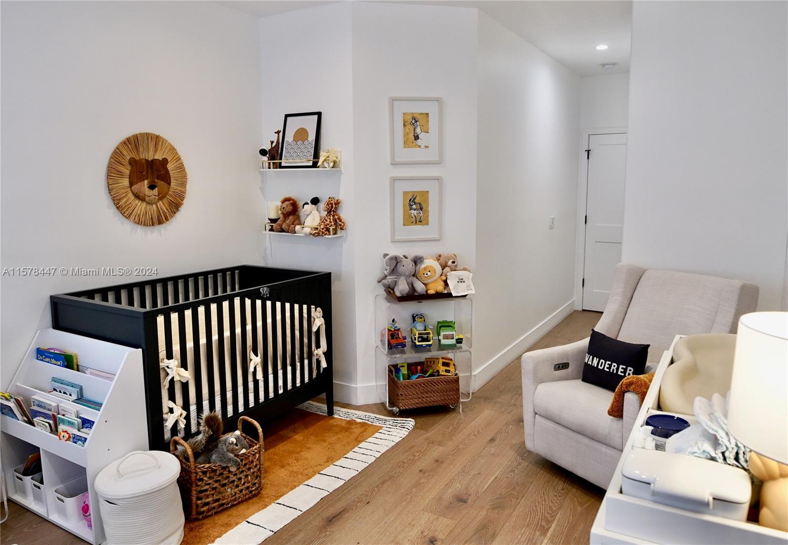 ORANGE POUNDS CONDO - Residential