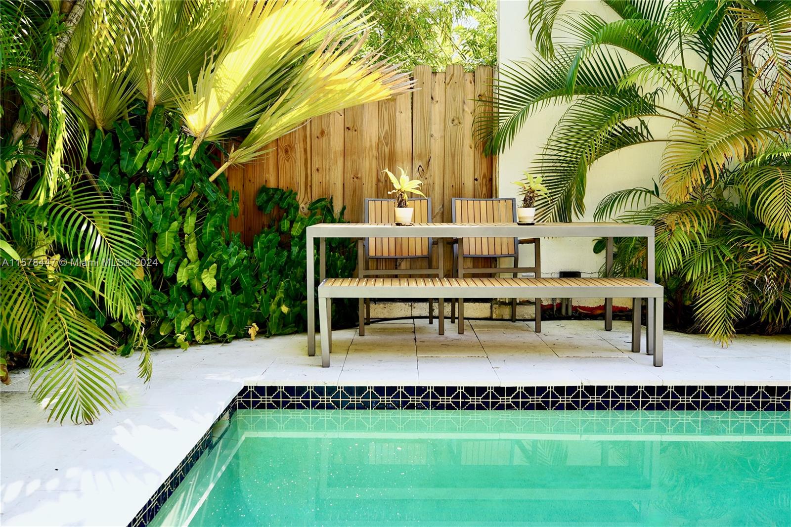 ORANGE POUNDS CONDO - Residential