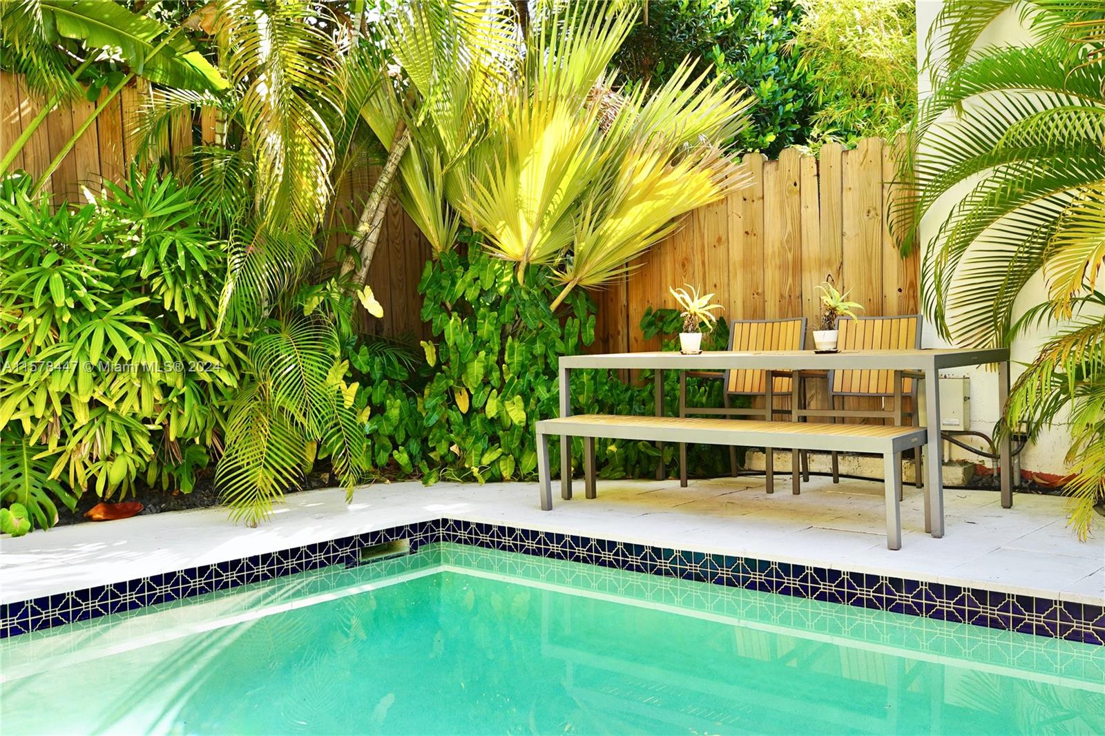 ORANGE POUNDS CONDO - Residential