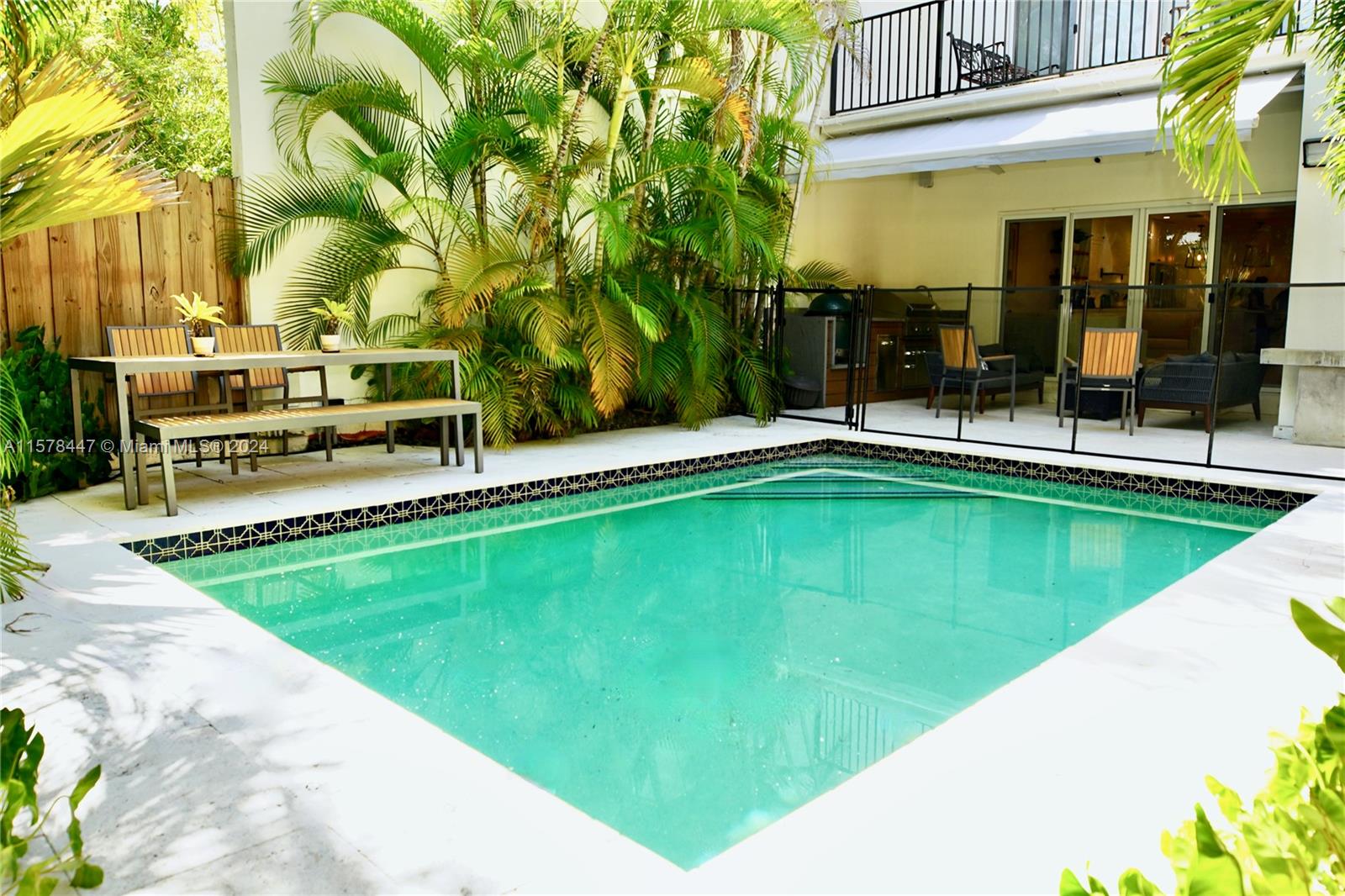 ORANGE POUNDS CONDO - Residential