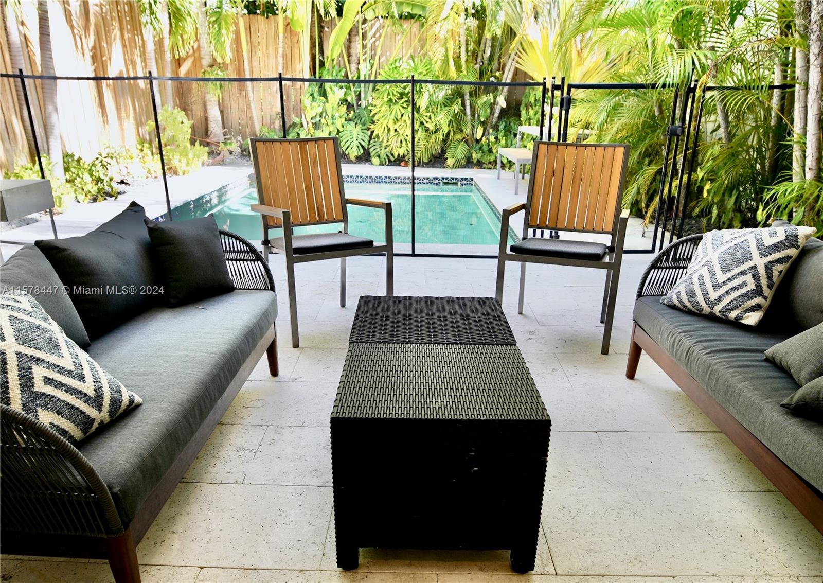 ORANGE POUNDS CONDO - Residential