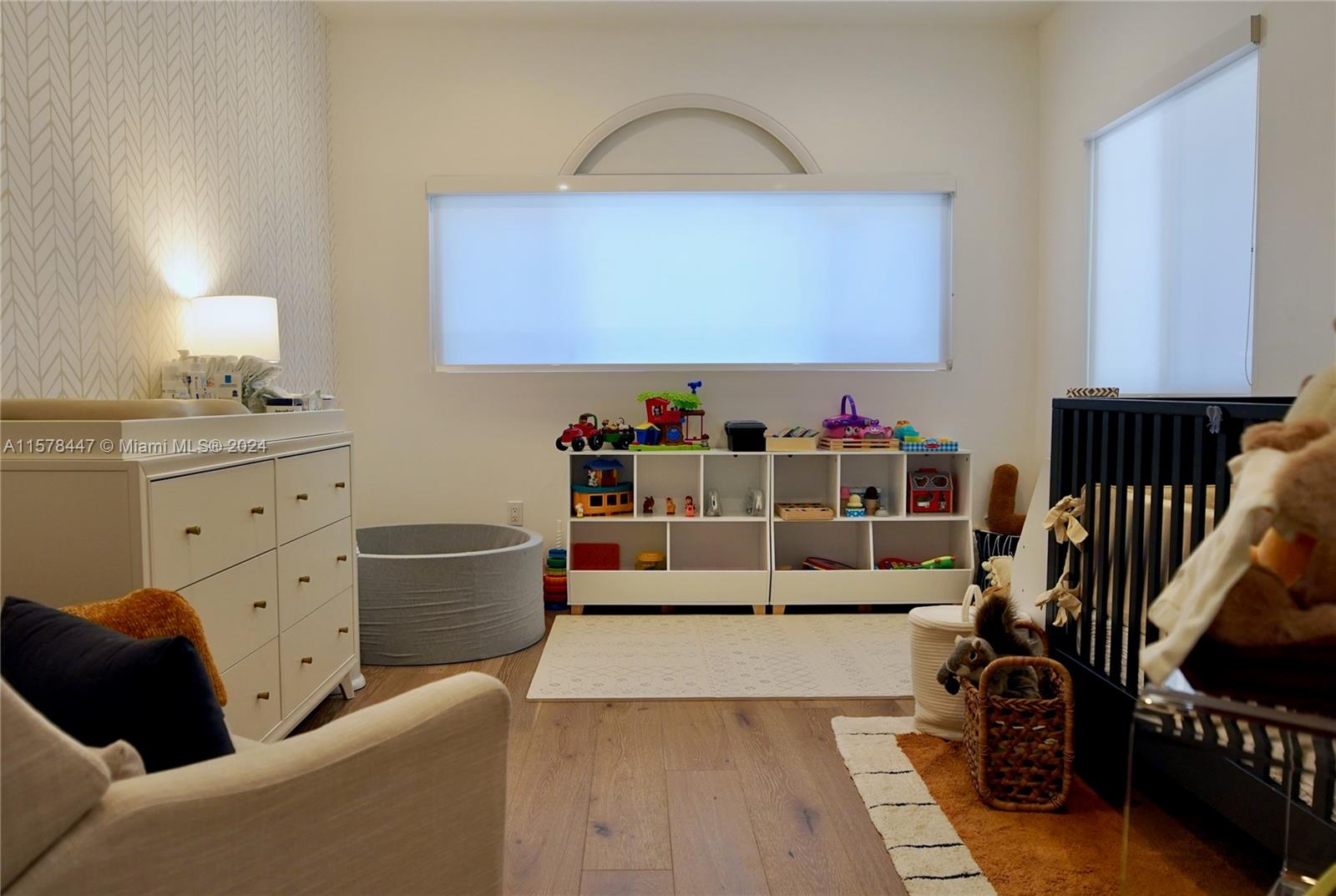 ORANGE POUNDS CONDO - Residential