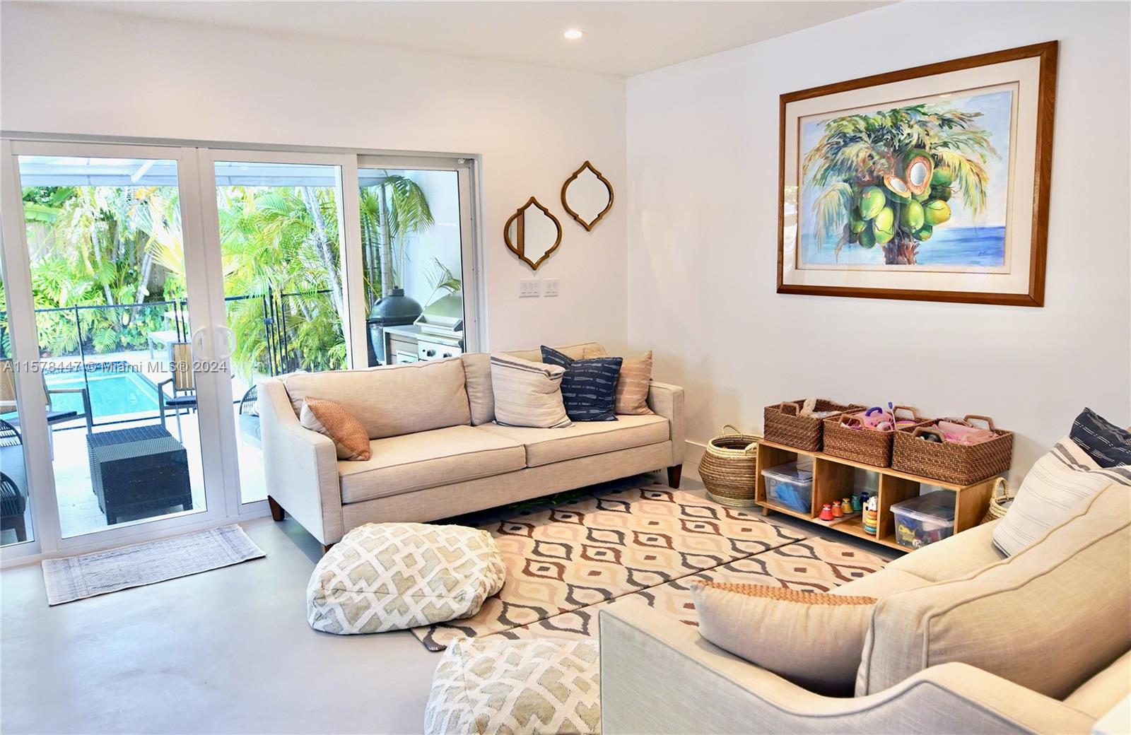 ORANGE POUNDS CONDO - Residential