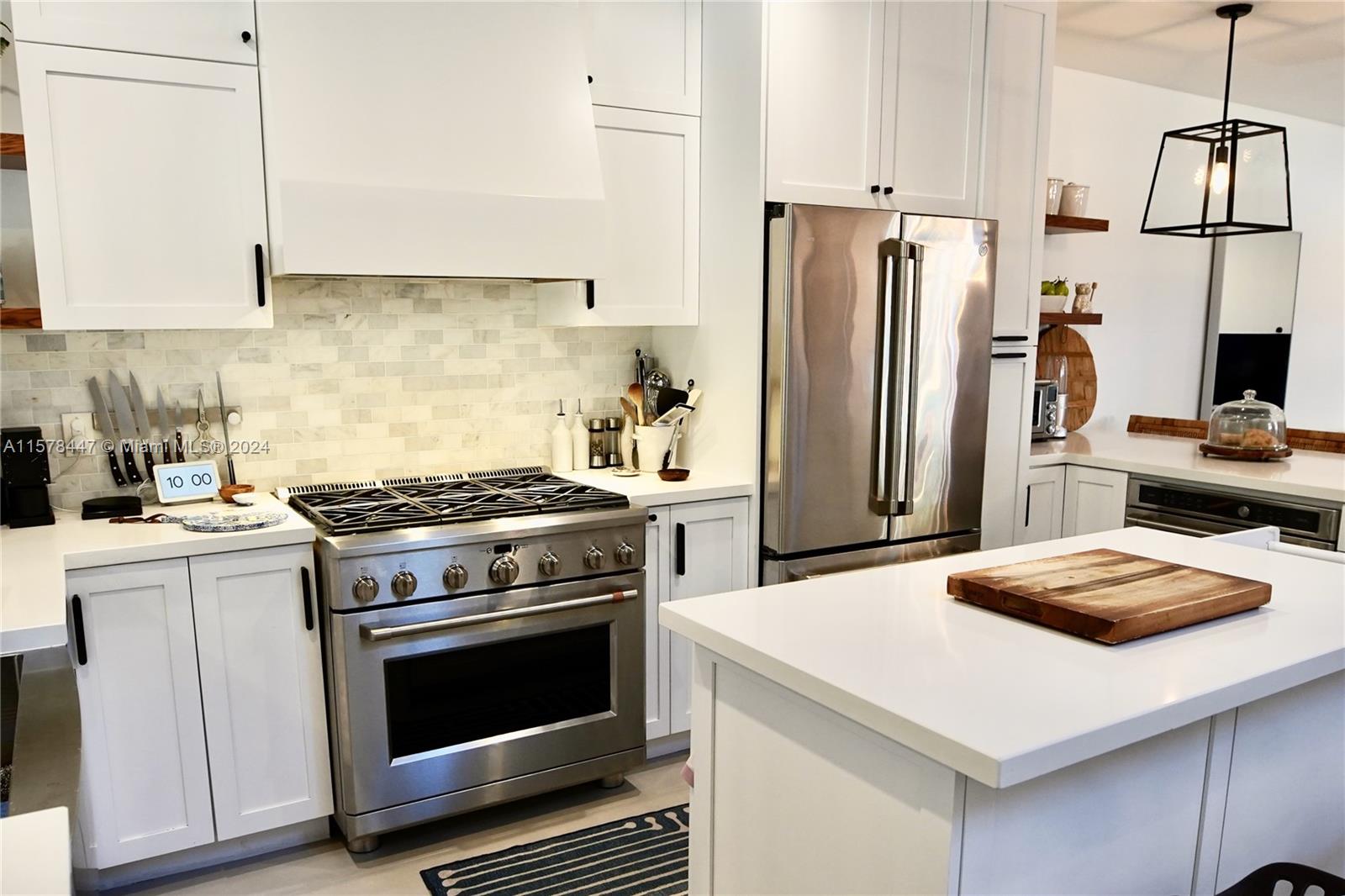 ORANGE POUNDS CONDO - Residential