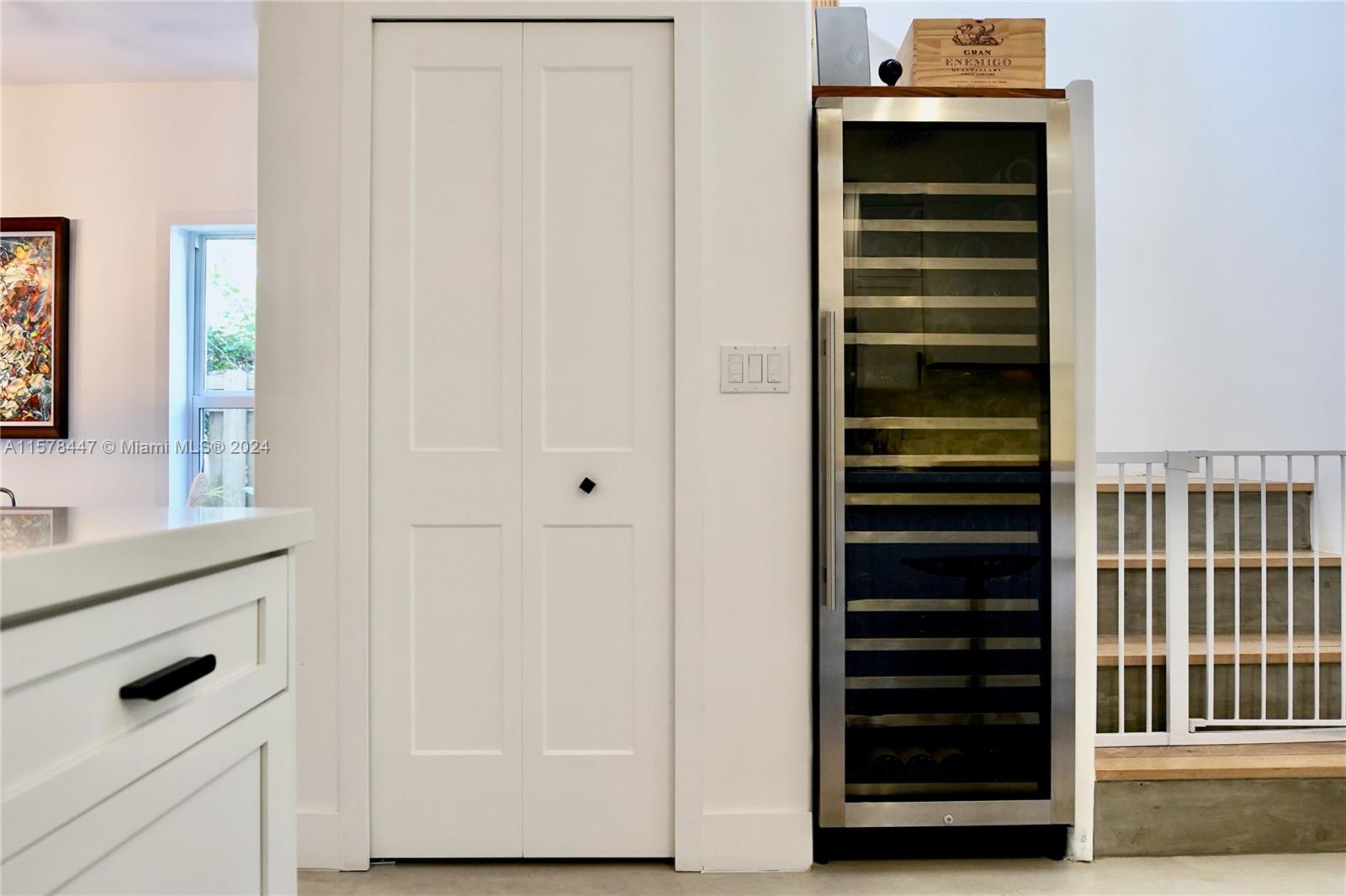 ORANGE POUNDS CONDO - Residential